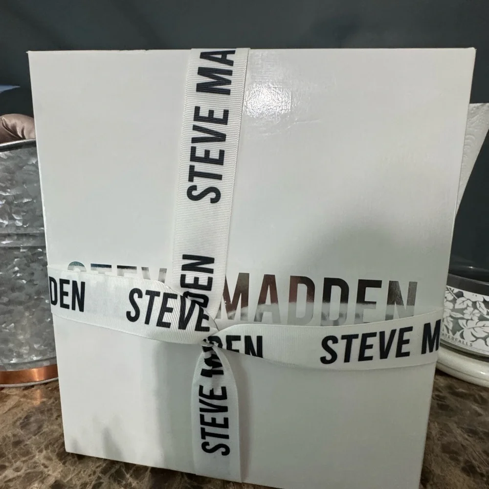 NWT Steve Madden Pink, Gray, & White Scarf In Box- small flaws on box pictured